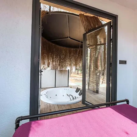 Mossa Afkule Kayakoey Hotell *